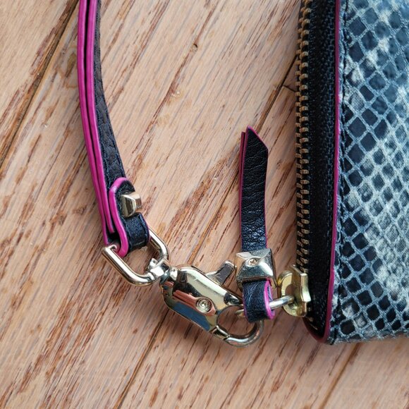 Stella & Dot Wallet Snakeskin Wristlet Full Zip - Picture 3 of 10